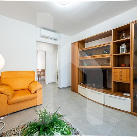 Apartamento Homiday - New House - Pisa Aeroporto - Free Parking Exterior foto